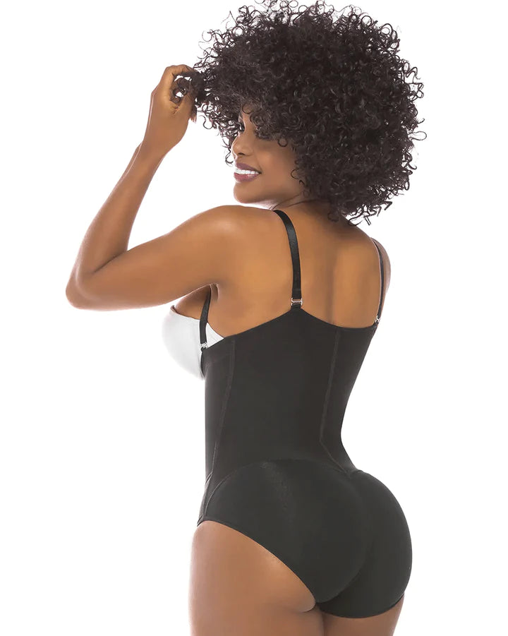 Let me upgrade you.🔥🔥 Queen Faja available in size small-6xl perfect for  discreet undergarment wear. With hook and zip feature for extra  compression. On